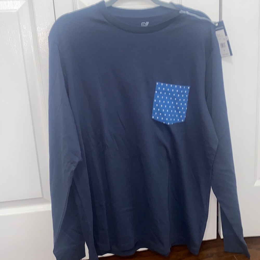 Vineyard Vines stars and strips logo